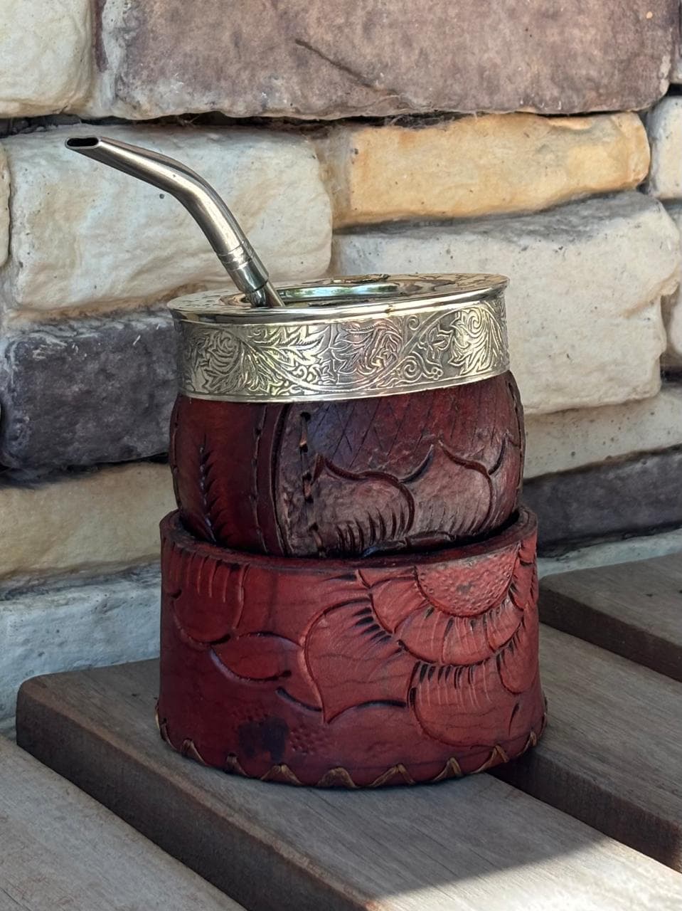 Mate Imperial Cincelado con Base de Cuero